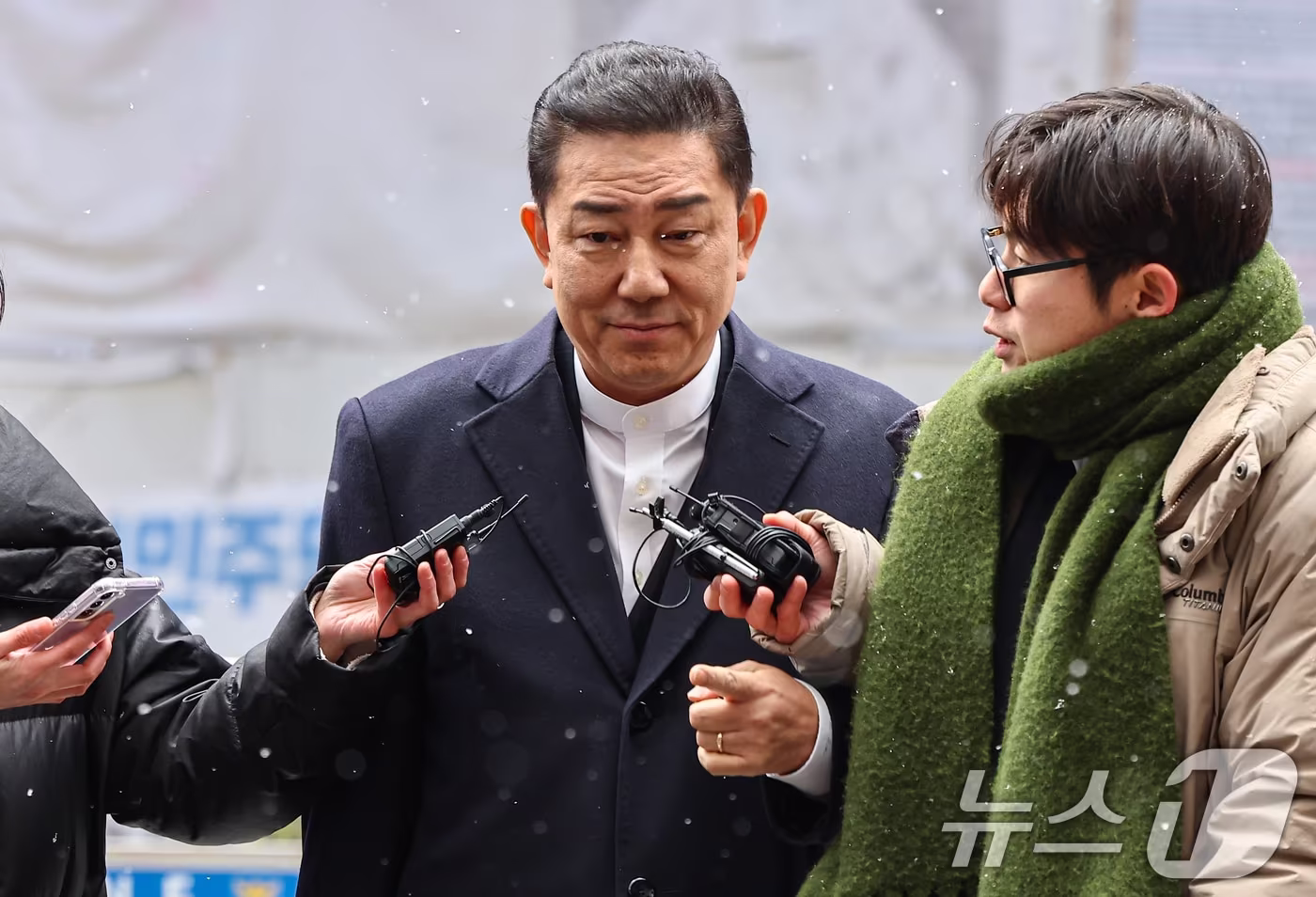 김병기 더불어민주당 전 원내대표가 12일 서울 여의도 민주당사에서 열리는 윤리심판원 회의에 출석하고 있다. 민주당 윤리심판원은 이날 김병기 전 원내대표의 ‘공천 헌금’ 의혹과 관련해 제명 등 징계를 논의한다. 2026.1.12/뉴스1 ⓒ News1 김도우 기자