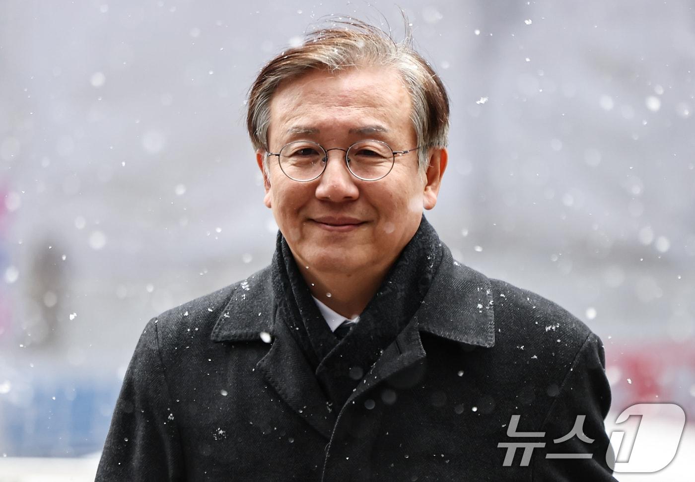 본문 이미지 - 한동수 더불어민주당 윤리심판원장이 지난 12일 서울 여의도 민주당사에서 열리는 윤리심판원 회의에 참석하기 위해 당사로 들어서고 있다. 2026.1.12/뉴스1 ⓒ News1 김도우 기자