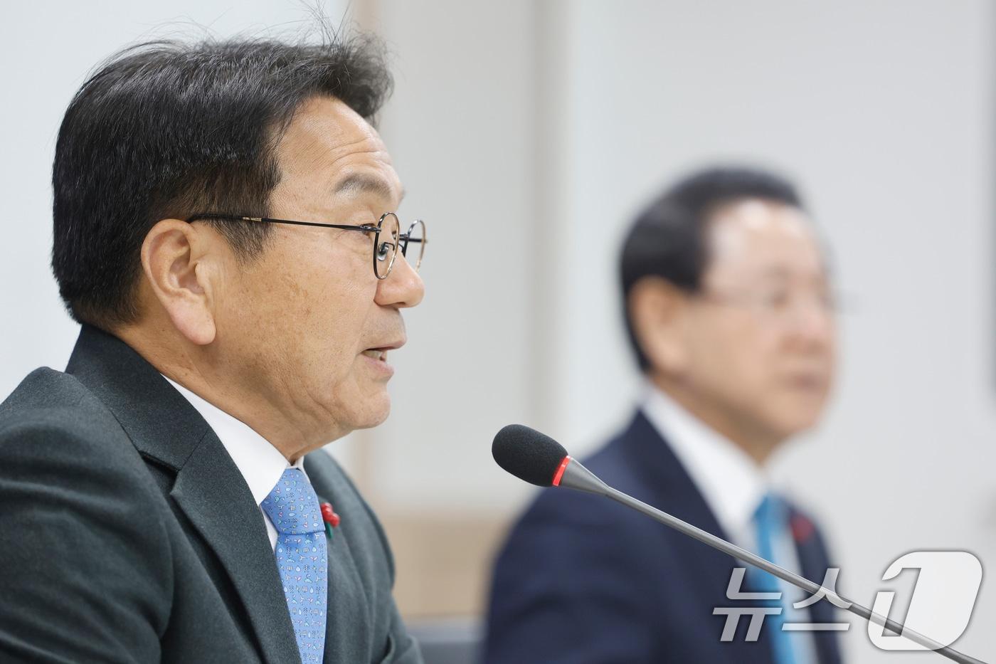 본문 이미지 - 12일 전남 나주 동신대 전남연구원 회의실에서 열린 광주 전남 행정통합 추진 협의체 회의에서 강기정 광주시장이 발언하고 있다. 2026.1.12/뉴스1 ⓒ News1 김태성 기자