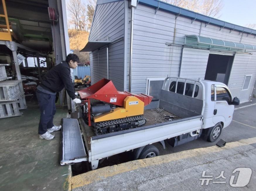 본문 이미지 - 옥천군농업기술센터 임대 농기계 배달서비스 장면 (옥천군 제공. 재판매 및 DB금지)/뉴스1