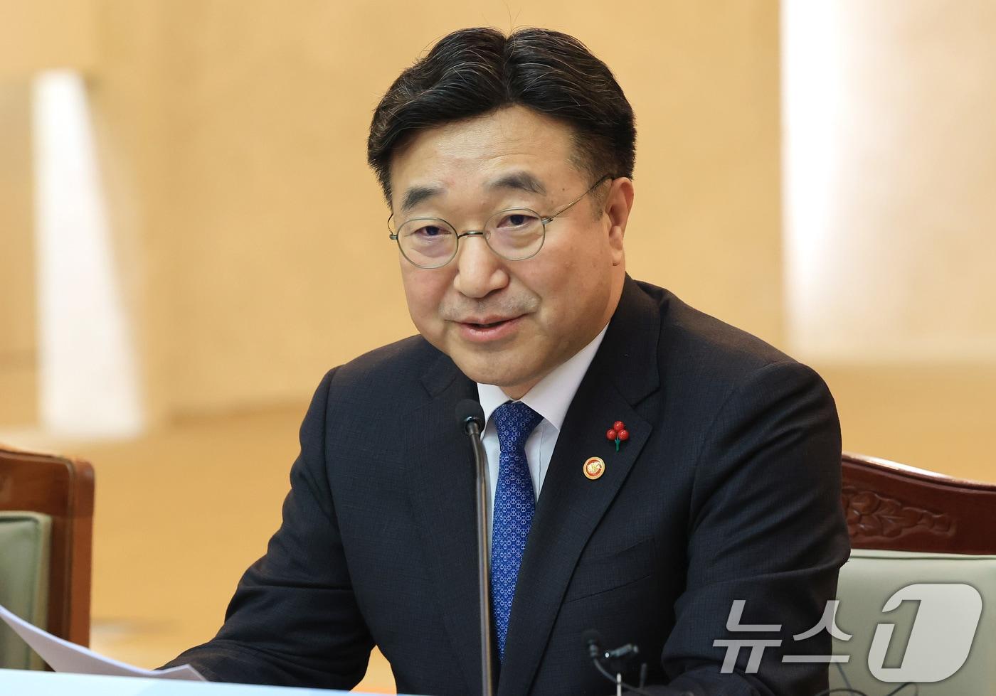 본문 이미지 - 윤호중 행정안전부 장관이 12일 서울 종로구 정부서울청사에서 열린 경찰청·산하기관 업무보고에서 모두발언을 하고 있다. 2026.1.12 / ⓒ 뉴스1 임세영 기자