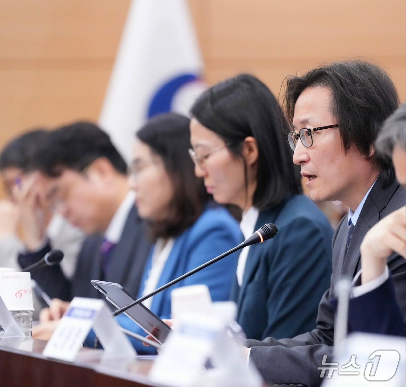 본문 이미지 - 주병기 공정거래위원장이 12일 정부세종청사 공정위 대회의실에서 열린 한국소비자원, 한국공정거래조정원과 공공기관 업무보고회에서 발언하고 있다. (공정거래위원회 제공) 2026.1.12/뉴스1 ⓒ News1