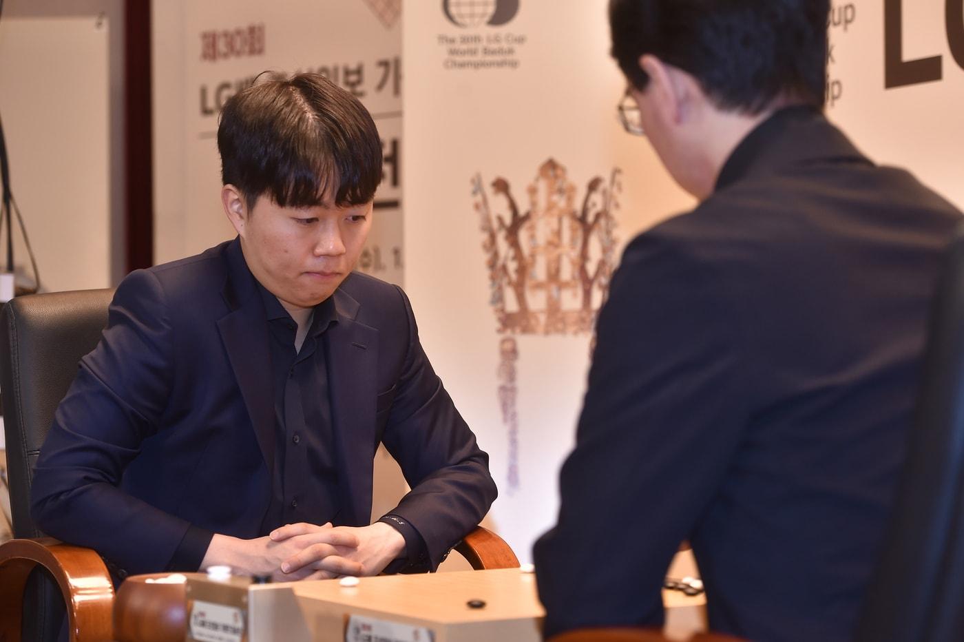 신민준 9단이 LG배 결승 1국에서 일본  이치리키 료에 역전패했다.(한국기원 제공)