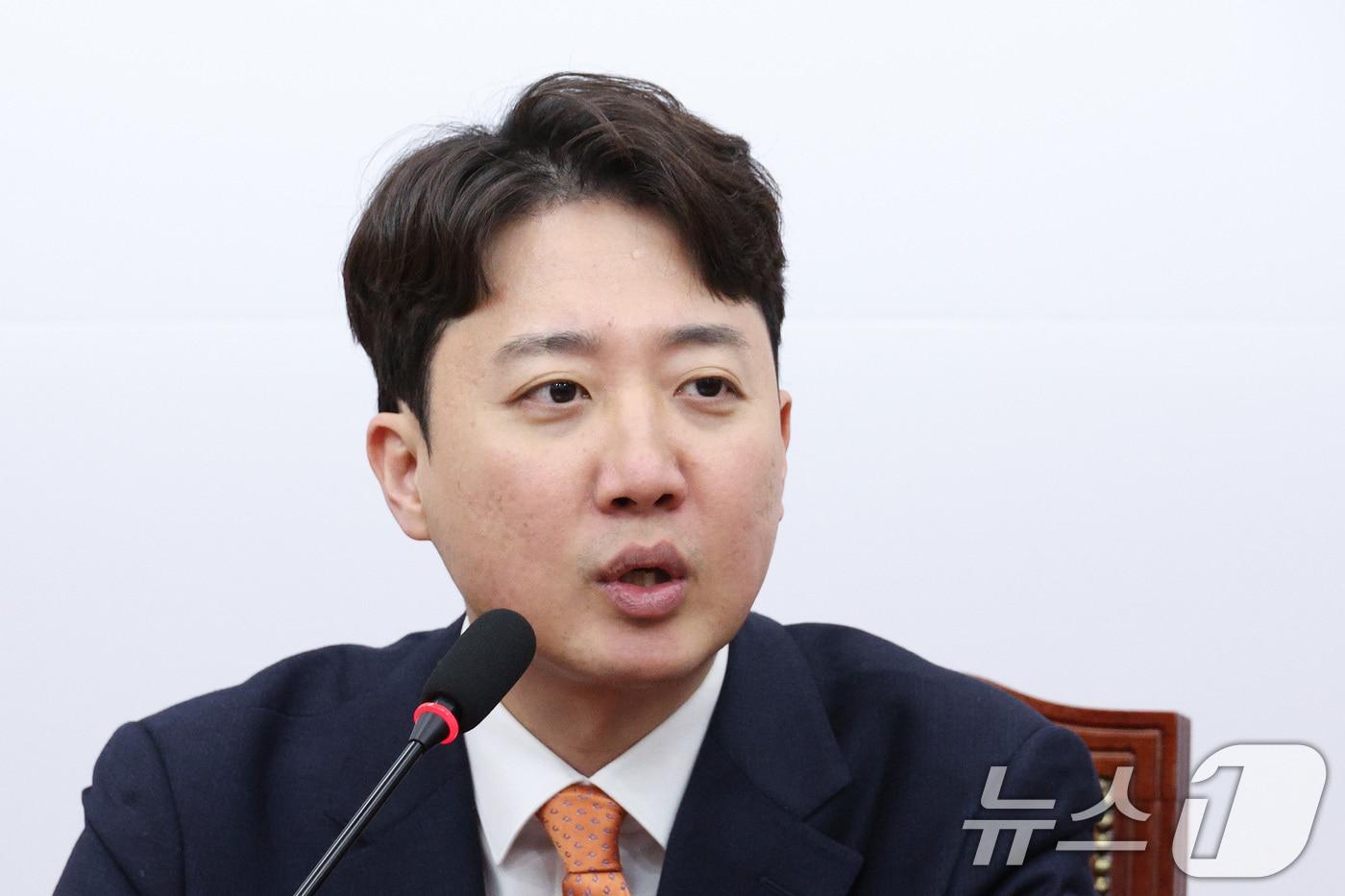 이준석 개혁신당 대표가 13일 서울 여의도 국회에서 열린 장동혁 국민의힘 대표와의 회동에서 인사말을 하고 있다. 2026.1.13/뉴스1 ⓒ News1 신웅수 기자