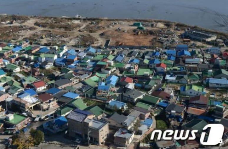 본문 이미지 - 연평도 포격 3주기를 앞둔 지난 11일 인천 옹진군 연평도 마을 2013.11.21/뉴스1