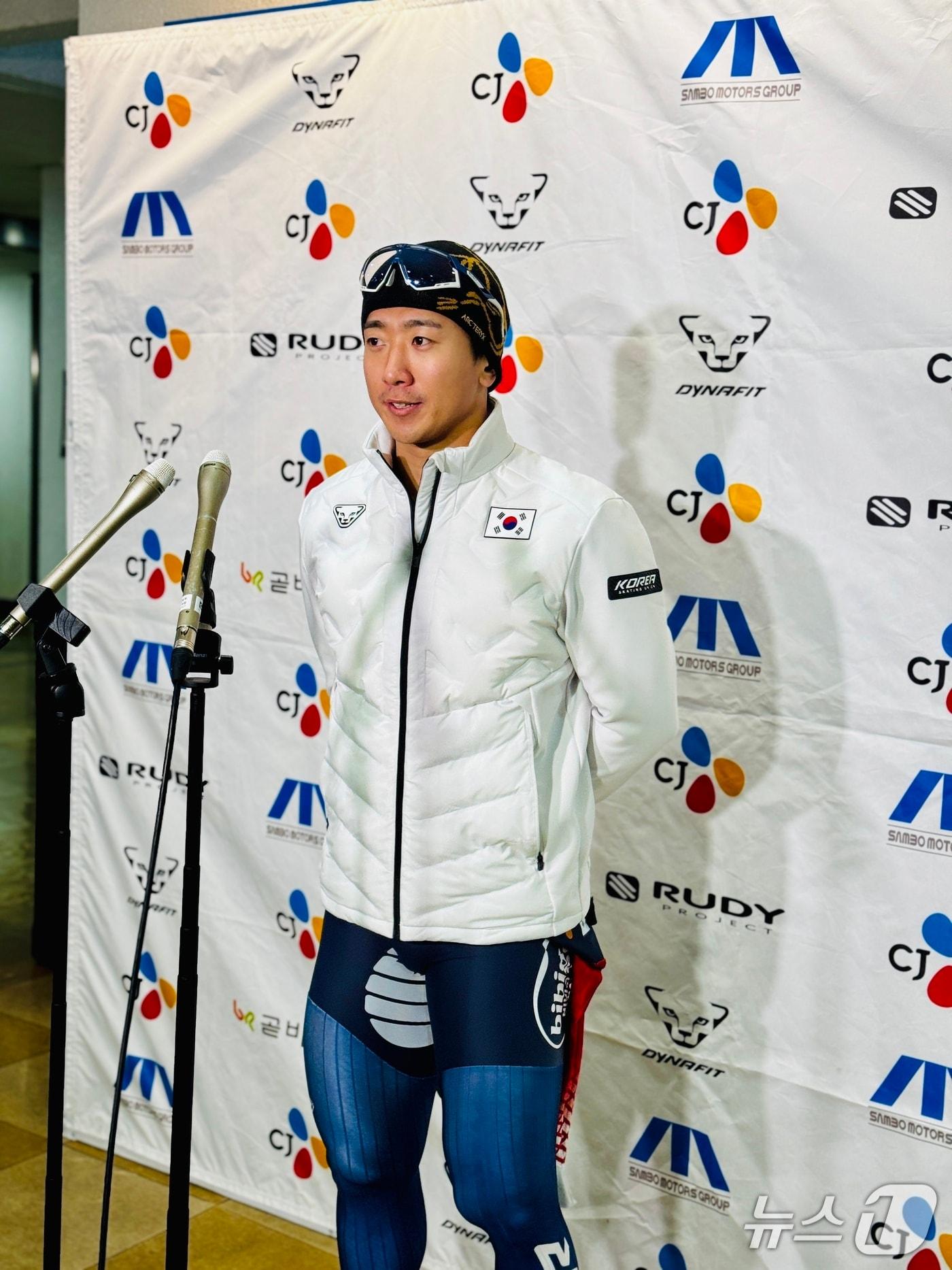 본문 이미지 - 한국 스피드스케이팅 김준호가 12일 서울 태릉국제스케이팅장에서 인터뷰 하고 있다.2026.1.12/뉴스1 ⓒ News1 서장원기자