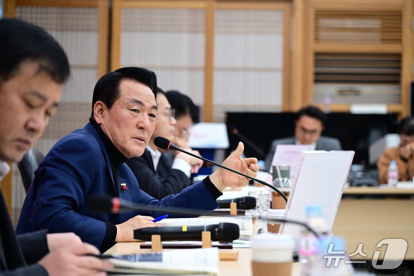 백성현 시장 주재로 열린 ‘2026년 주요업무계획 보고회’(논산시 제공.재판매 및 DB금지)/뉴스1