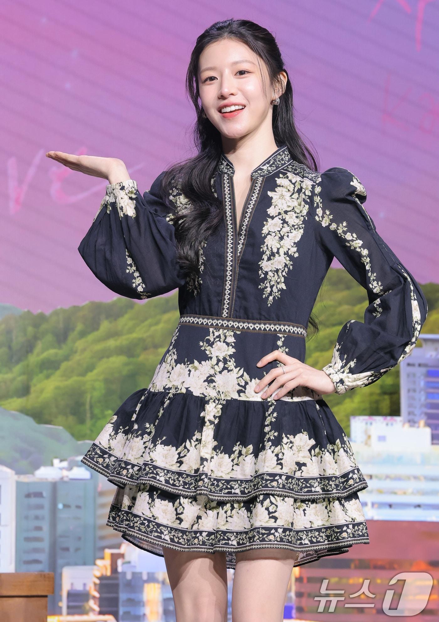 본문 이미지 - 배우 고윤정이 13일 서울 강남구 조선팰리스 서울강남에서 열린 넷플릭스 시리즈 '이 사랑 통역 되나요?' 제작발표회에 참석해 포즈를 취하고 있다. '이 사랑 통역 되나요?'는 다중언어 통역사 주호진(김선호 분)이 글로벌 톱스타 차무희(고윤정 분)의 통역을 맡게 되면서 펼쳐지는 예측불가 로맨틱 코미디다. 2026.1.13/뉴스1 ⓒ News1 권현진 기자