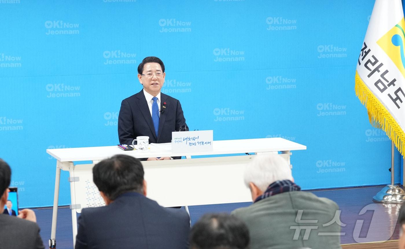 김영록 전라남도지사가 13일 도청 브리핑룸에서 광주·전남 행정통합 관련 기자간담회를 열고 추진 경과 및 앞으로의 일정에 대한 발표를 하고 있다.(전남도 제공. 재판매 및 DB금지) 2026.1.13/뉴스1 