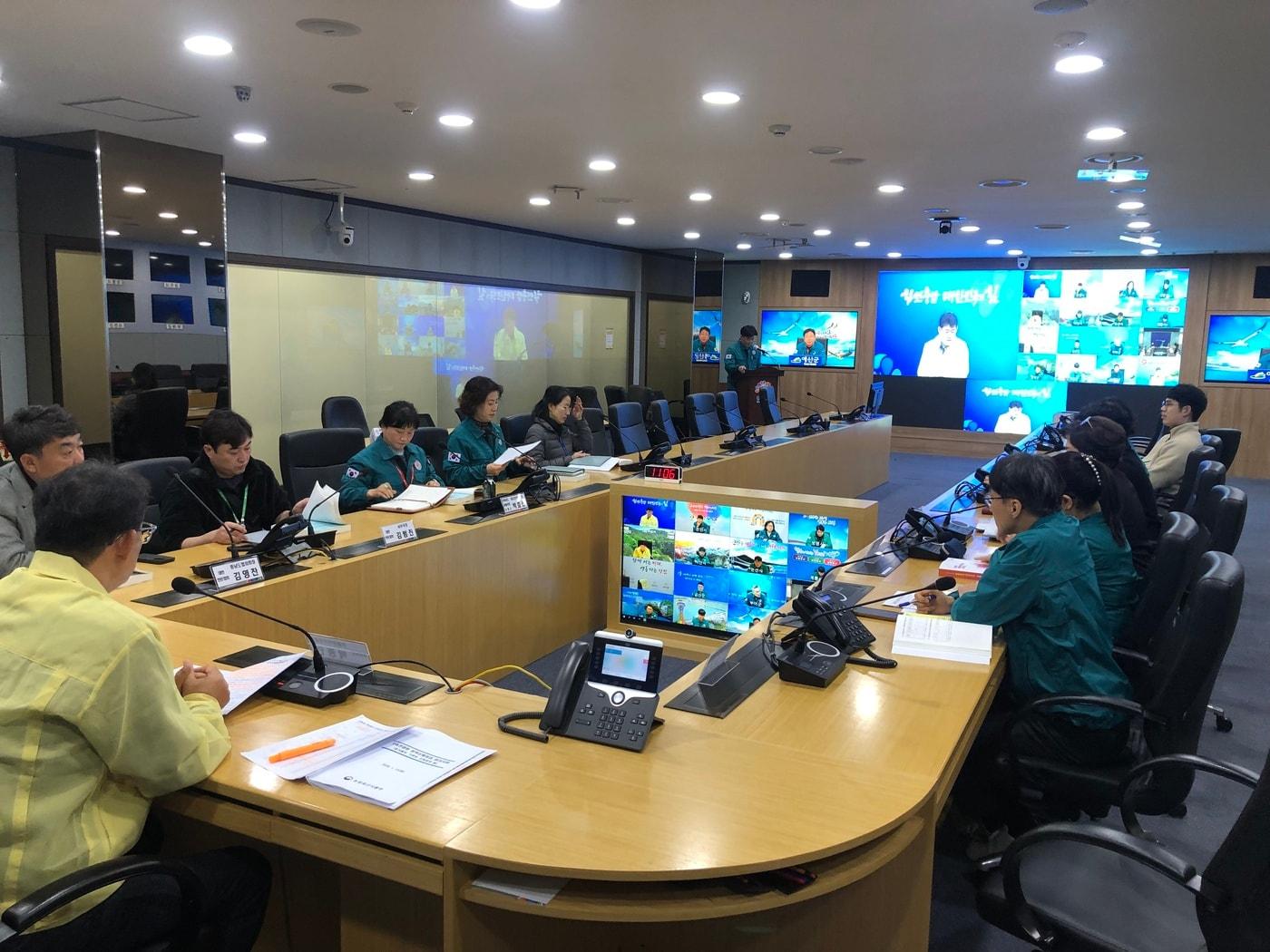 본문 이미지 - '2026년 동물방역 위생사업 시행 지침' 설명 영상회의 진행 모습.(충남도 제공. 재판매 및 DB금지)/뉴스1