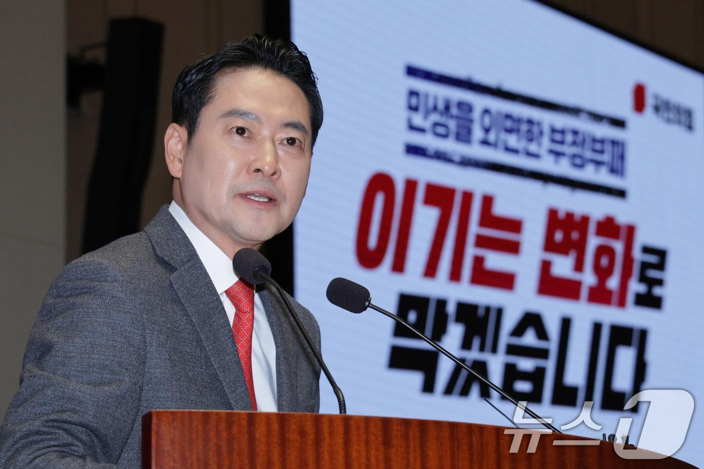 장동혁 국민의힘 대표가 13일 서울 여의도 국회에서 열린 국회의원·당협위원장 연석회의 및 의원총회에서 발언하고 있다. 2026.1.13/뉴스1 ⓒ News1 신웅수 기자