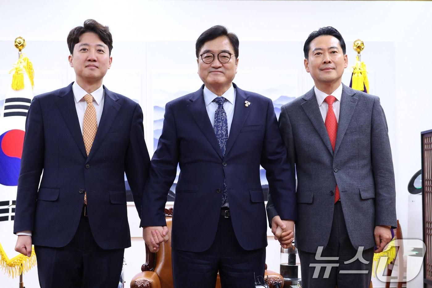 우원식 국회의장이 13일 서울 여의도 국회 의장실에서 장동혁 국민의힘 대표, 이준석 개혁신당 대표를 접견하고 있다. 2026.1.13/뉴스1 ⓒ News1 신웅수 기자