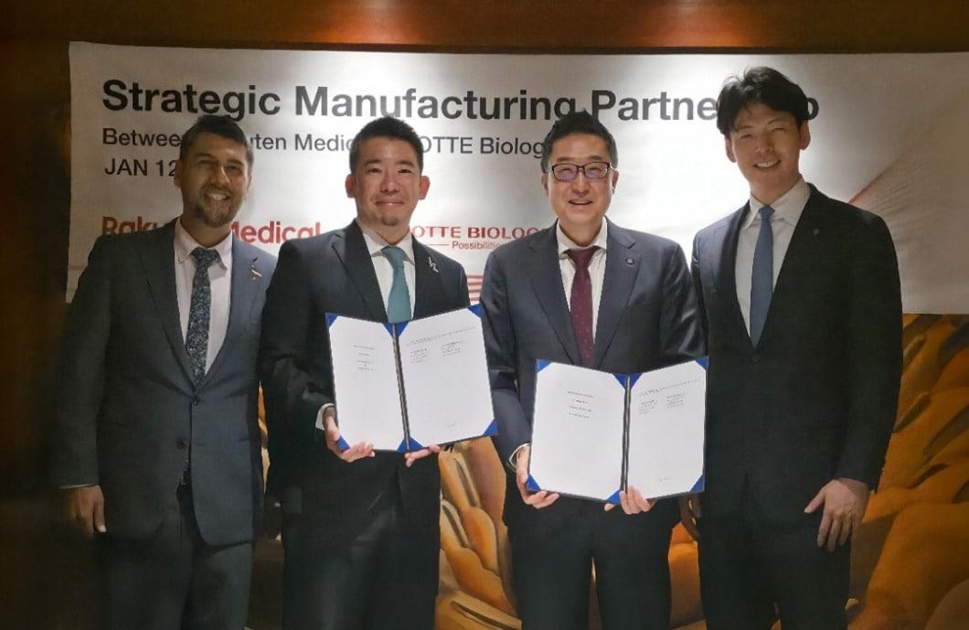 본문 이미지 -  롯데바이오로직스-라쿠텐메디칼 바이오 의약품 위탁생산 계약 체결식 모습. 왼쪽부터 압흐짓 바티아(Abhijit Bhatia, COO) 라쿠텐메디칼 최고운영책임자, 미나미 마에다(Minami Maeda, President) 라쿠텐메디칼 사장, 박제임스 롯데바이오로직스 대표이사, 신유열 롯데바이오로직스 대표이사. (롯데바이오로직스 제공)