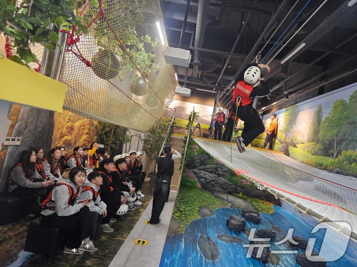 본문 이미지 - 빛고을국민안전체험관 외국인 유학생 체험 자료사진. (광주광역시 제공. 재판매 및 DB 금지) 2026.1.14/뉴스1 