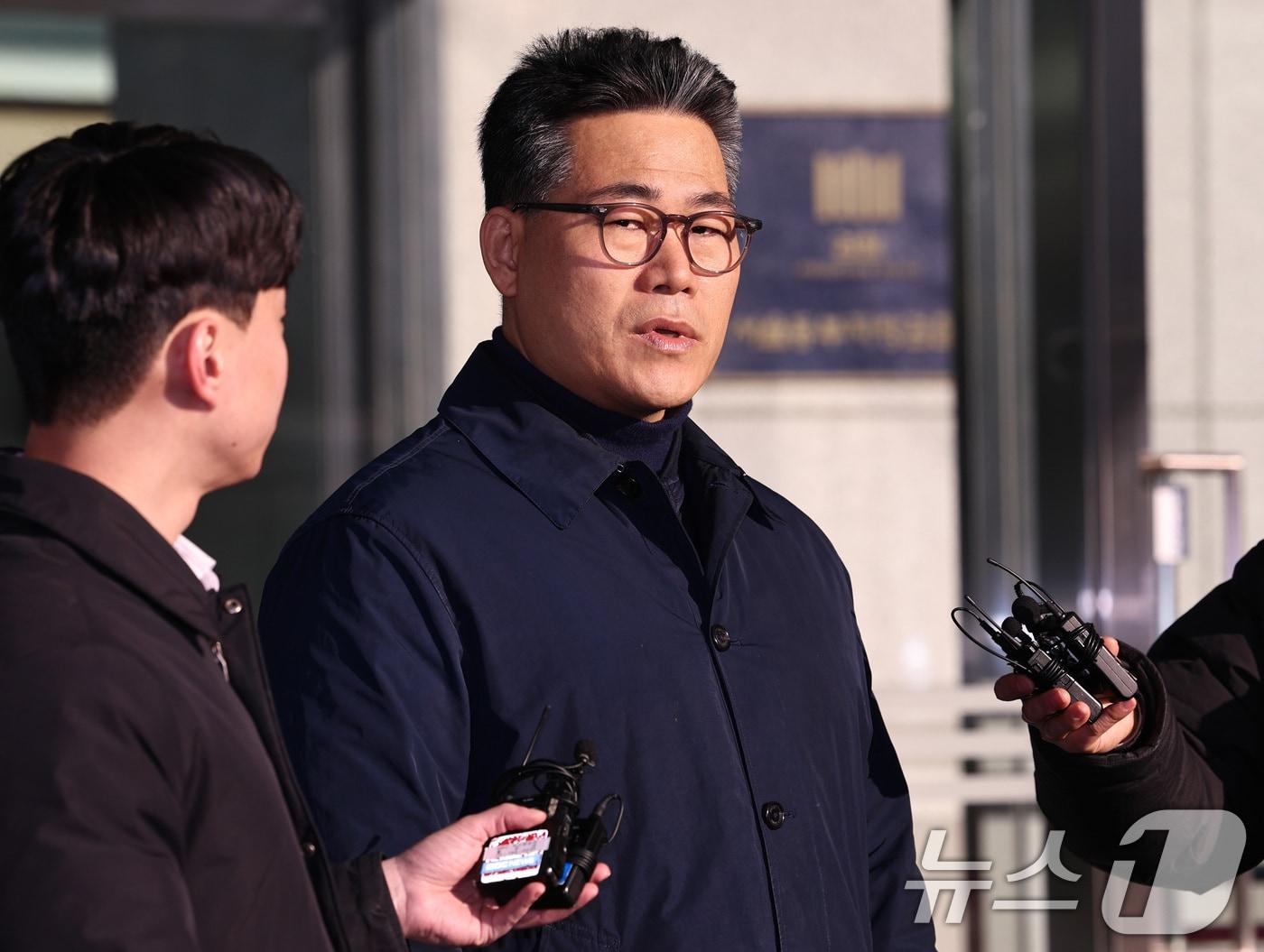 본문 이미지 - 서울동부지검에 파견돼 3개월간 '세관 마약수사 은폐 의혹'을 수사한 백해룡 경정이 14일 오전 서울 송파구 동부지검에서 파견 종료 입장을 밝히고 있다. 2026.1.14 ⓒ 뉴스1 구윤성 기자