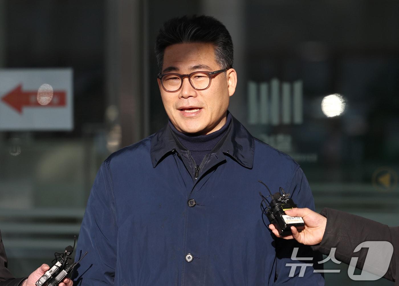 본문 이미지 - 서울동부지검에 파견돼 3개월간 '세관 마약수사 은폐 의혹'을 수사한 백해룡 경정이 14일 오전 서울 송파구 동부지검에서 파견 종료 입장을 밝히고 있다. 2026.1.14 ⓒ 뉴스1 구윤성 기자