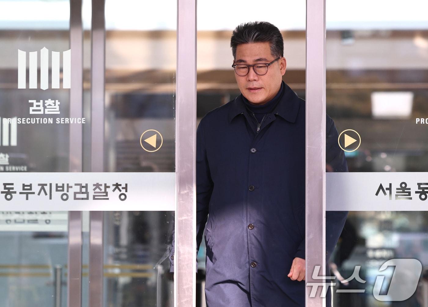 본문 이미지 - 서울동부지검에 파견돼 3개월간 '세관 마약수사 은폐 의혹'을 수사한 백해룡 경정이 14일 오전 서울 송파구 동부지검에서 파견 종료 입장을 밝히기 위해 청사를 나서고 있다. 2026.1.14 ⓒ 뉴스1 구윤성 기자