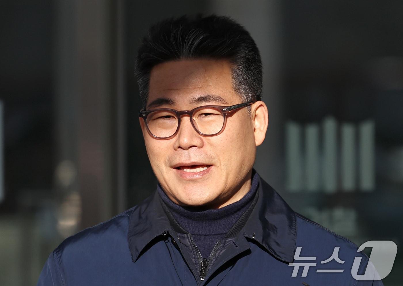 본문 이미지 - 서울동부지검에 파견돼 3개월간 '세관 마약수사 은폐 의혹'을 수사한 백해룡 경정이 지난 14일 오전 서울 송파구 동부지검에서 파견 종료 입장을 밝히고 있다. 2026.1.14/뉴스1 ⓒ News1 구윤성 기자