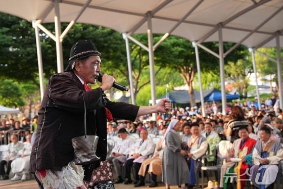 본문 이미지 - 26회 음성품바축제 품바 공연.(자료사진)/뉴스1 