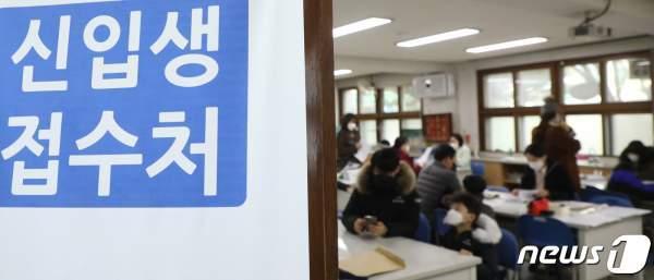 본문 이미지 - 전북지역 초등학교 신입생 예비소집에 불참한 아동 가운데 4명의 소재가 아직 파악되지 않은 것으로 확인됐다. 사진은 예비소집 모습./뉴스1 DB