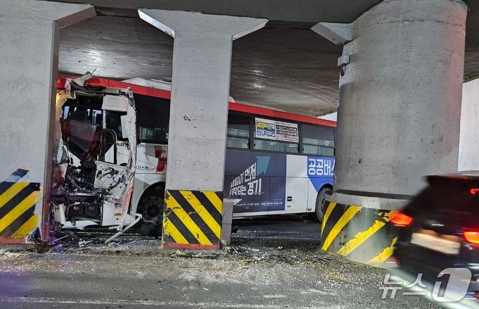 본문 이미지 - 사고 현장. (경기도소방재난본부 제공. 재판매 및 DB 금지) 2026.1.14/뉴스1 