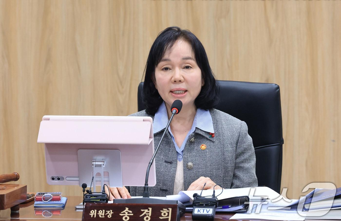 본문 이미지 - 송경희 개인정보보호위원회 위원장이 14일 서울 종로구 정부서울청사에서 열린 개인정보보호위원회 전체회의에서 모두발언을 하고 있다. 2026.1.14/뉴스1 ⓒ News1 임세영 기자