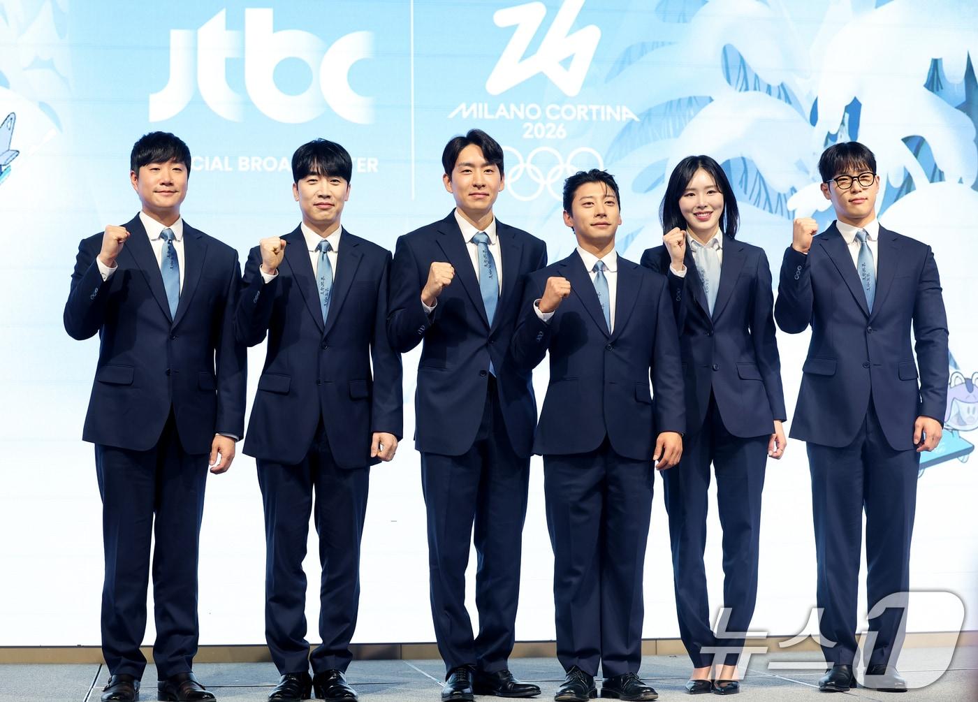 본문 이미지 - 배성재(왼쪽부터), 성승헌 캐스터, 이승훈, 곽윤기, 김아랑, 윤성빈 해설위원이 14일 서울 영등포구 페어몬트 앰배서더 서울에서 열린 ‘2026 밀라노 코르티나 동계올림픽 JTBC 단독 중계’ 기자간담회에 참석해 포즈를 취하고 있다. 2026.1.14/뉴스1 ⓒ News1 권현진 기자