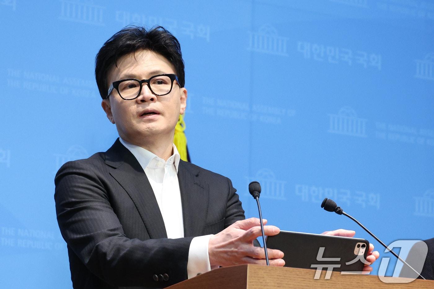 본문 이미지 - 한동훈 전 국민의힘 대표가 14일 서울 여의도 국회 소통관에서 당 윤리위원회 제명 결정과 관련해 입장을 밝히고 있다. 2026.1.14/뉴스1 ⓒ News1 신웅수 기자
