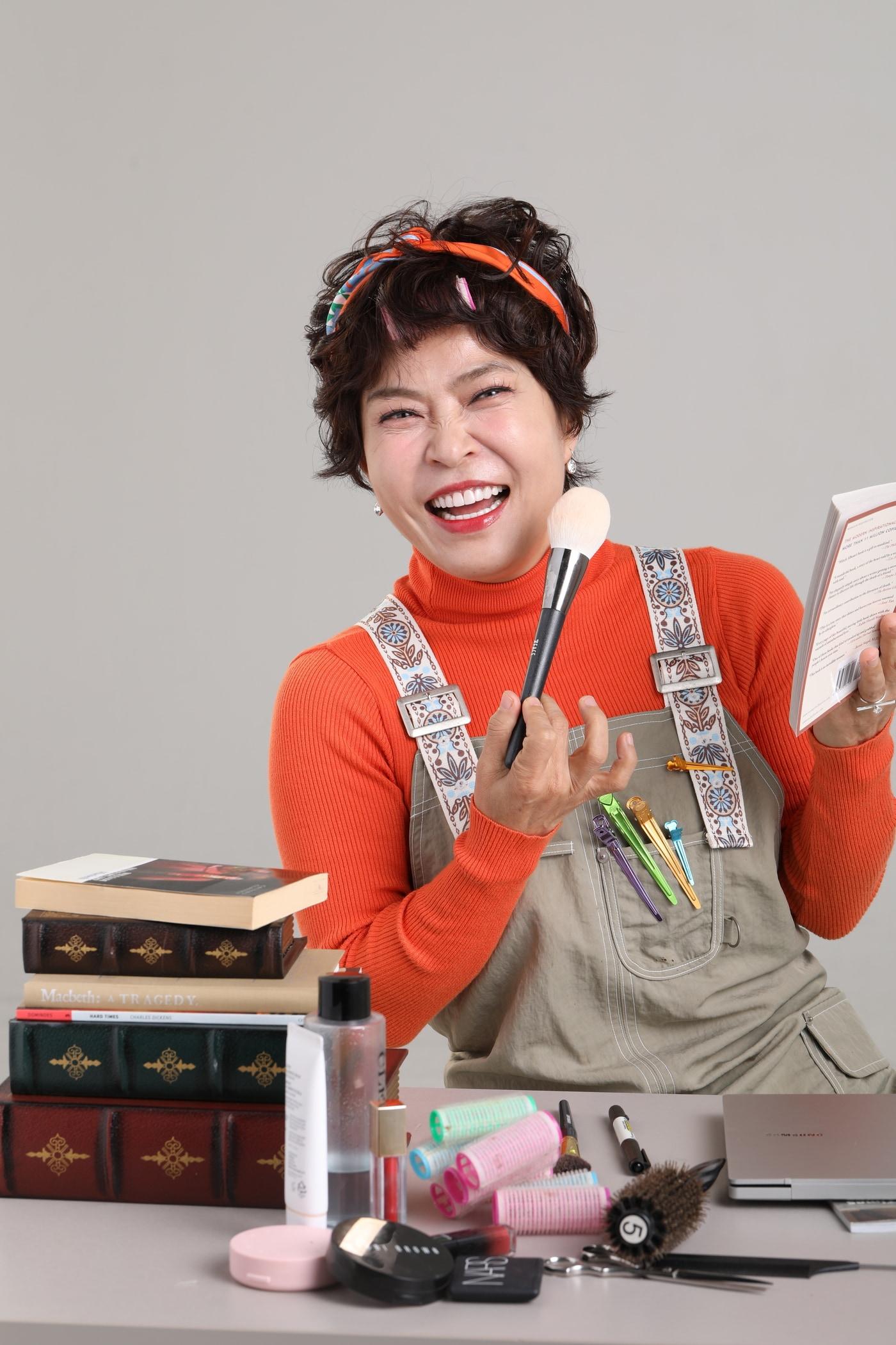 본문 이미지 - '리타 길들이기'에서 리타 역으로 출연하는 조혜련(극단 두레 제공)