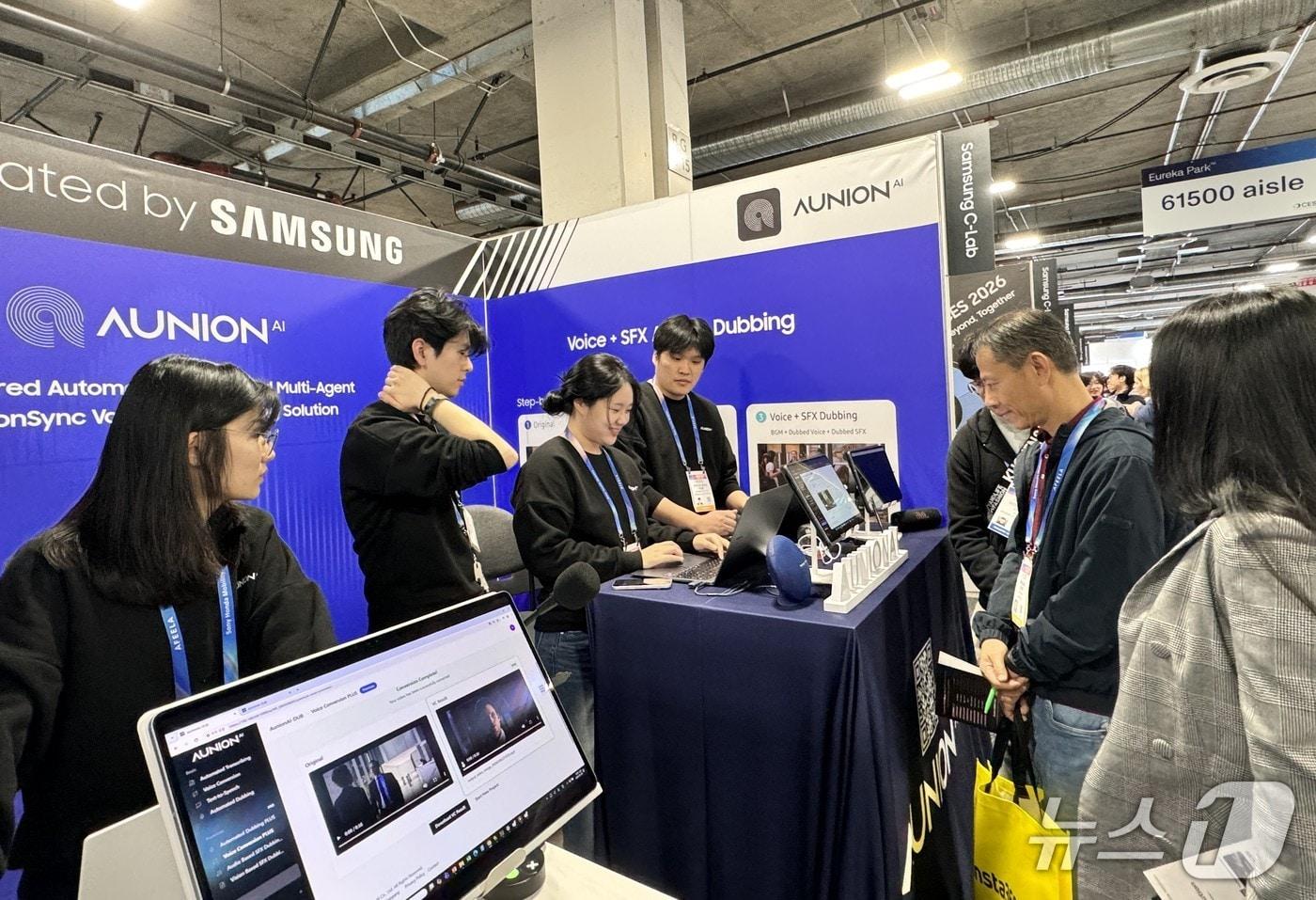 오니온에이아이(AunionAI)팀이 CES 2026에서 차세대 AI 더빙 솔루션  'AunionAI-DUB Plus' 시연을 하고 있다.(GIST제공, 재판매 및 DB금지)/뉴스1 