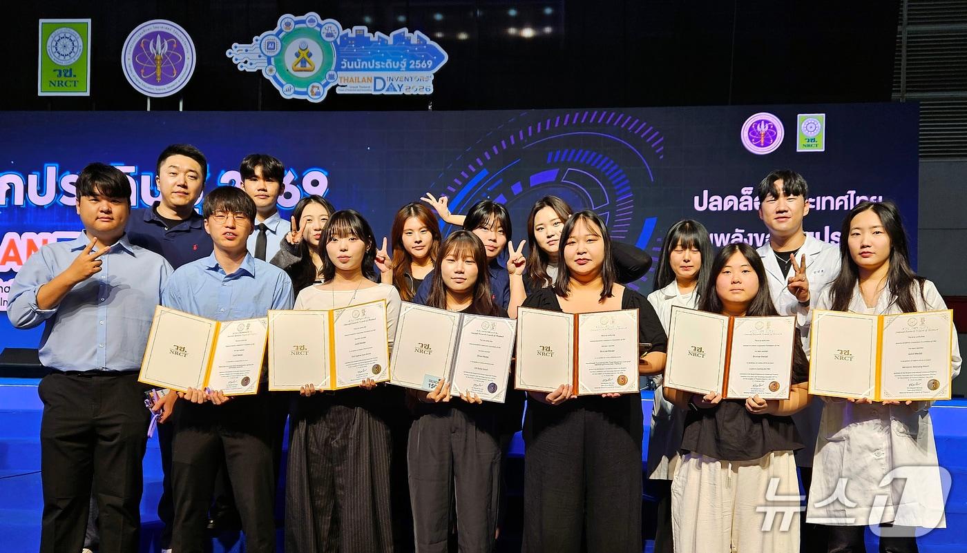 영남이공대 창업동아리가 '태국 방콕 지식재산·발명·혁신·기술 전시회'에서 전원 수상했다. (영남이공대 제공. 재판매 및 DB금지)