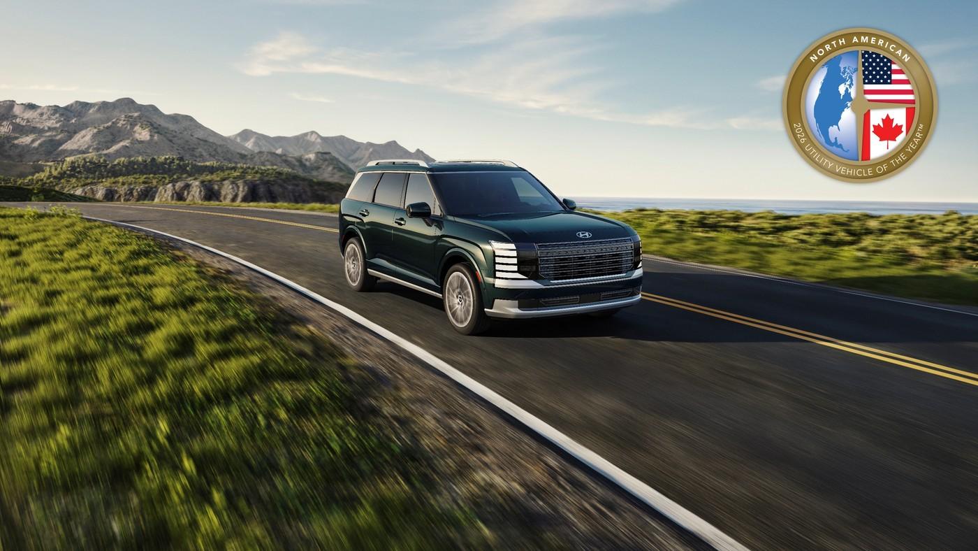 본문 이미지 - 현대자동차의 준대형 스포츠유틸리티차(SUV) '팰리세이드'가 14일(현지시각) 미국 디트로이트 헌팅턴 플레이스에서 열린 '2026 북미 올해의 차(NACTOY)' 시상식에서 유틸리티 부문 '북미 올해의 차'에 선정됐다(자료사진. 현대차 제공). 2026.01.15.