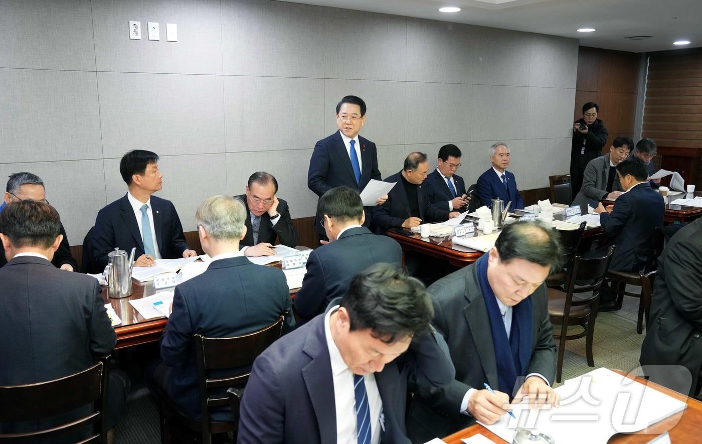 본문 이미지 - 김영록 전라남도지사가 15일 서울 국회의원회관에서 광주·전남 행정통합 특별법안 검토를 위해 열린 조찬 간담회에 참석해 인사말을 하고 있다.(전남도 제공. 재판매 및 DB금지) 2026.1.15/뉴스1 