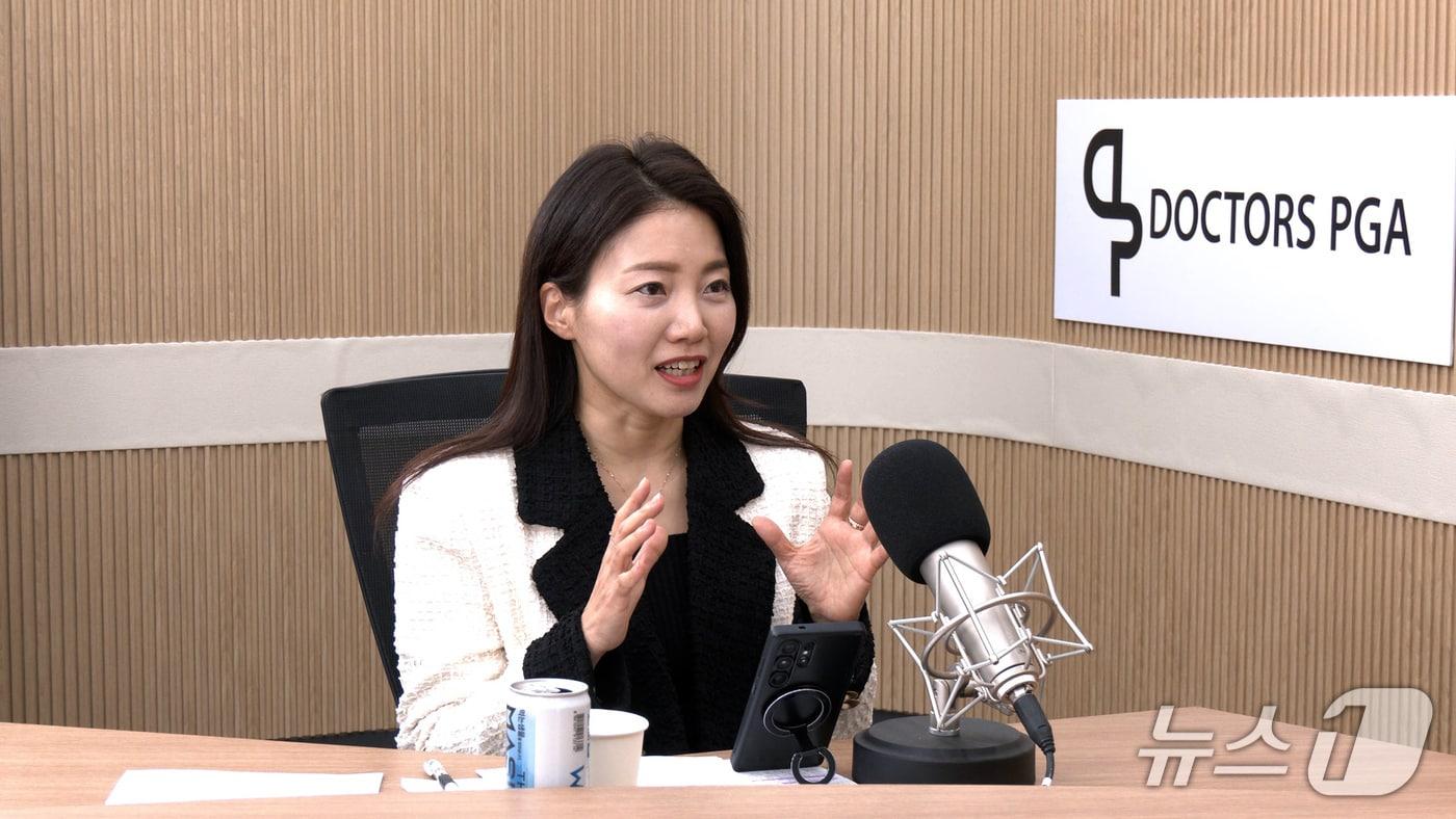 본문 이미지 - 경민정 경,이로운 메시지전략연구소장이 15일 뉴스1TV '팩트앤뷰'에 출연해 질문에 답하고 있다.(뉴스1TV '팩트앤뷰' 캡처)