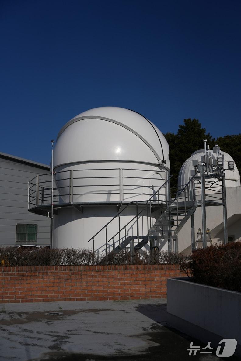 본문 이미지 - 레인보우로보틱스가 최근 구축을 완료한 한국천문연구원 본원 내 테스트베드 관측소(레인보우로보틱스 제공)