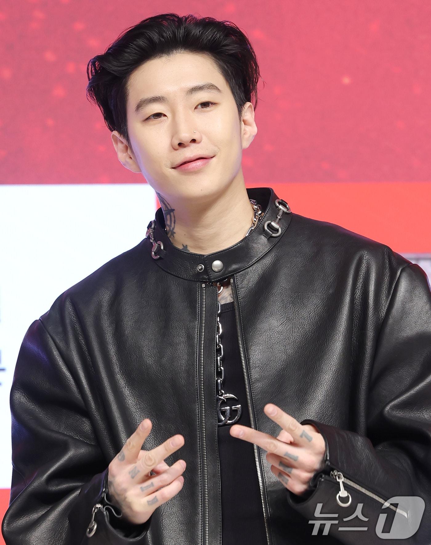 본문 이미지 - 가수 겸 프로듀서 지코가 15일 오전 서울 강남구 엘리에나호텔에서 열린 Mnet ‘쇼미더머니12’ 제작발표회에 참석해 포즈를 취하고 있다. 2026.1.15/뉴스1 ⓒ News1 권현진 기자