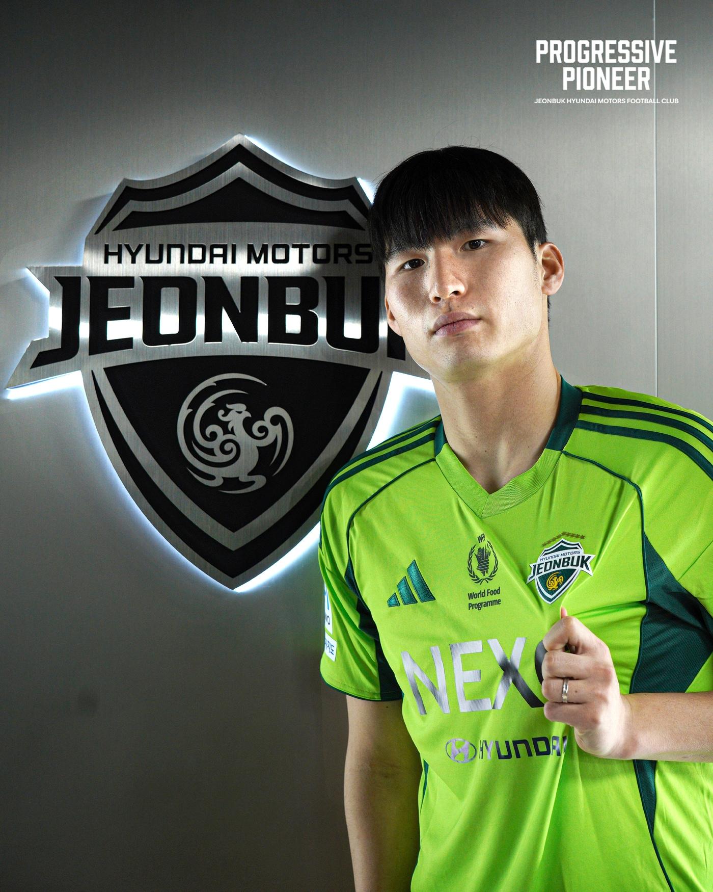 본문 이미지 - 전북현대가 국가대표 출신 젊은 센터백 변준수를 영입했다. (전북 제공)