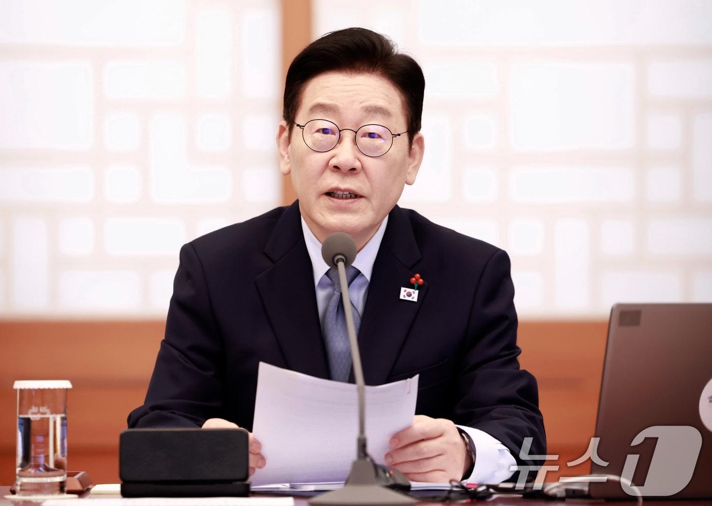 본문 이미지 - 이재명 대통령이 15일 청와대에서 열린 수석보좌관회의에서 발언하고 있다. 2026.1.15/뉴스1 ⓒ News1 이재명 기자
