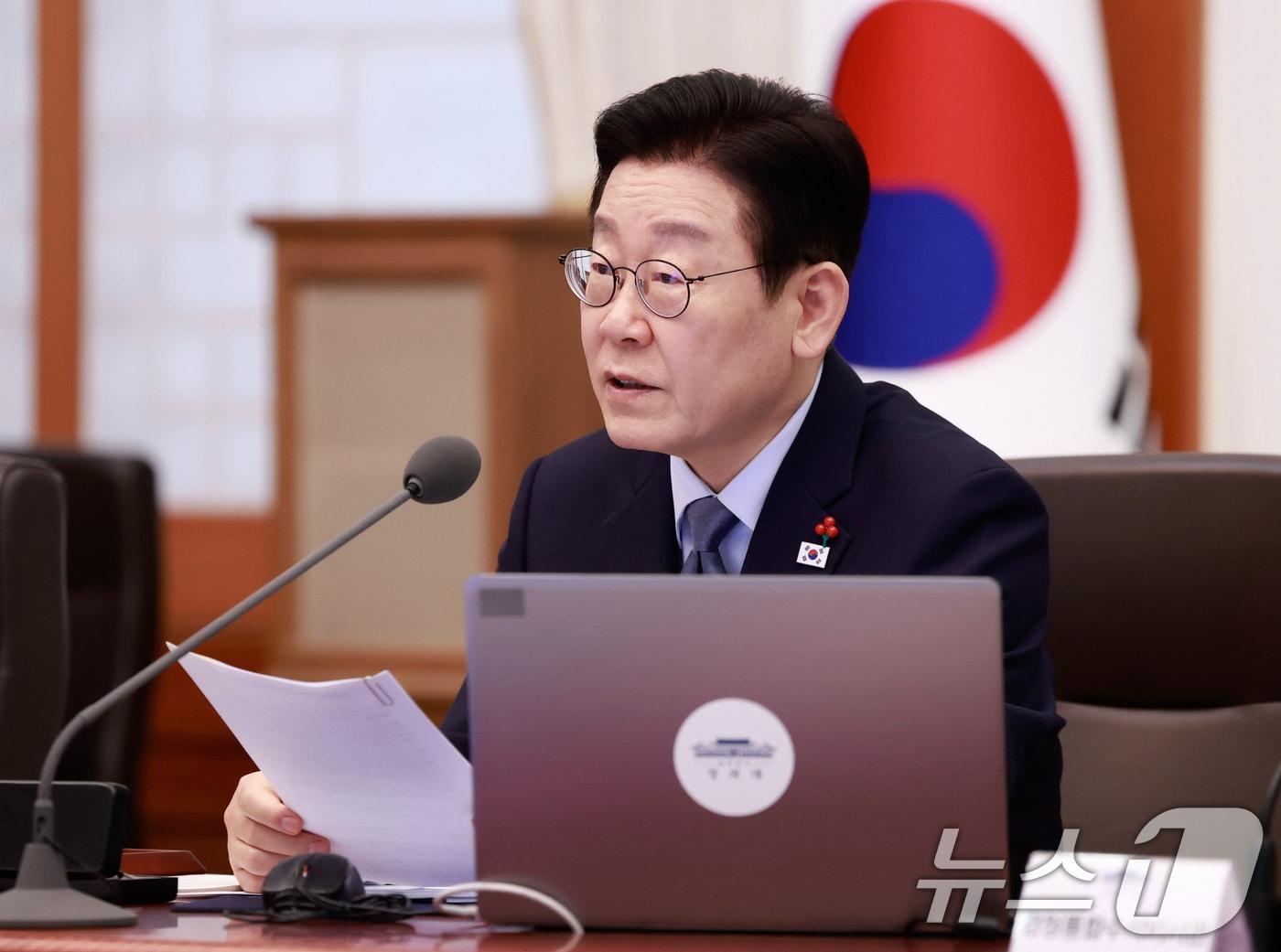 본문 이미지 - 이재명 대통령이 15일 청와대에서 열린 수석보좌관회의에서 발언하고 있다. 2026.1.15/뉴스1 ⓒ News1 이재명 기자