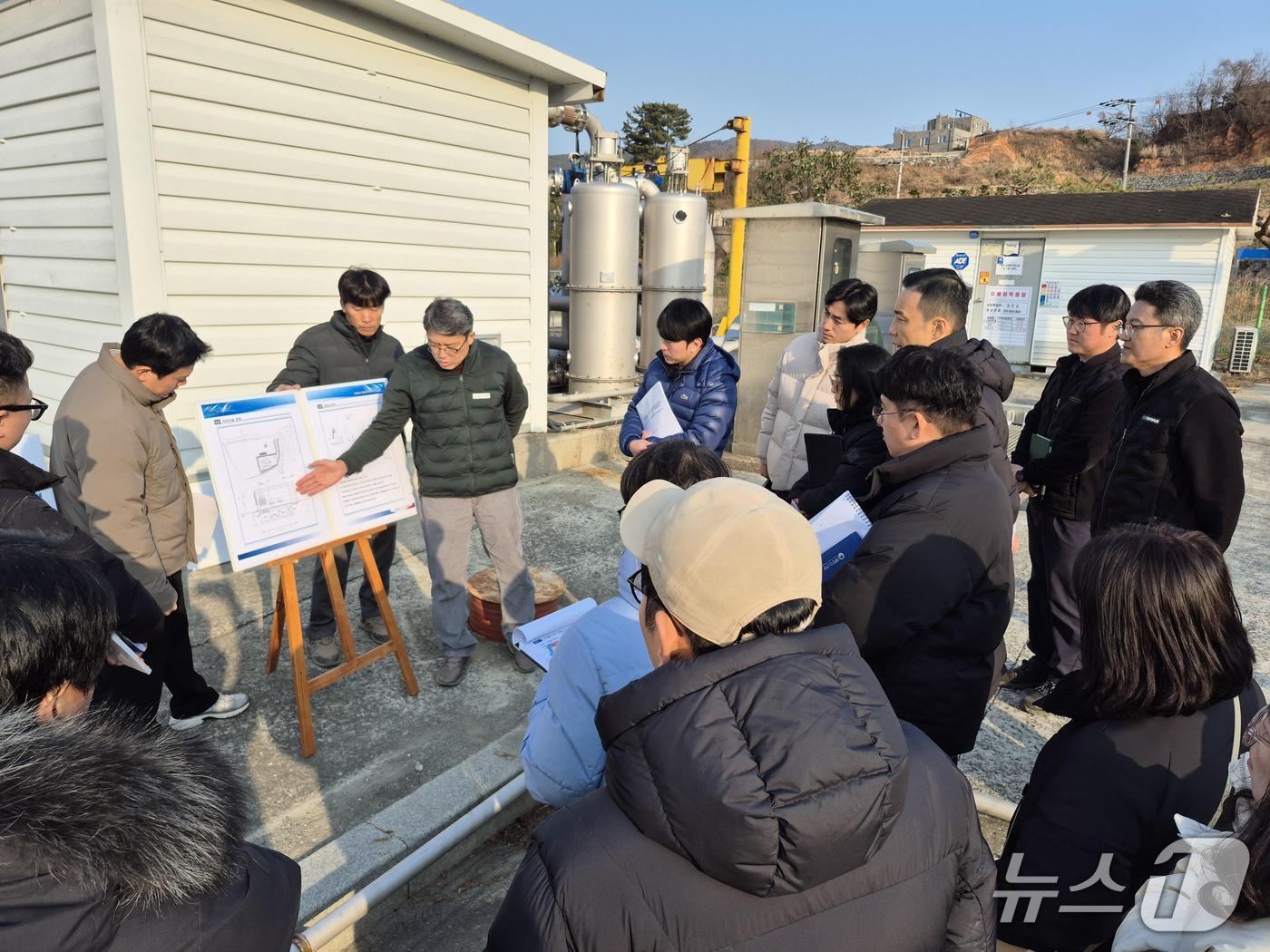 본문 이미지 - 미 FDA 지정해역 위생점검을 앞두고 경남도와 통영시, 거제시 등이 유관기관 합동점검을 실시하고 있다.(경남도 제공. 재판매 및 DB금지)