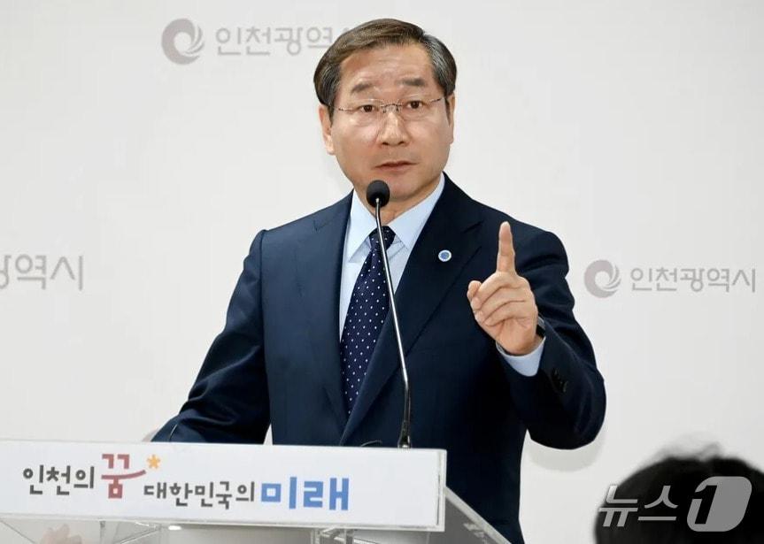 본문 이미지 - 유정복 인천시장이 시청 브리핑룸에서 김포시의 서울시 편입과 관련해 입장문을 발표하고 있다. (인천시 제공.재판매 및 DB금지)