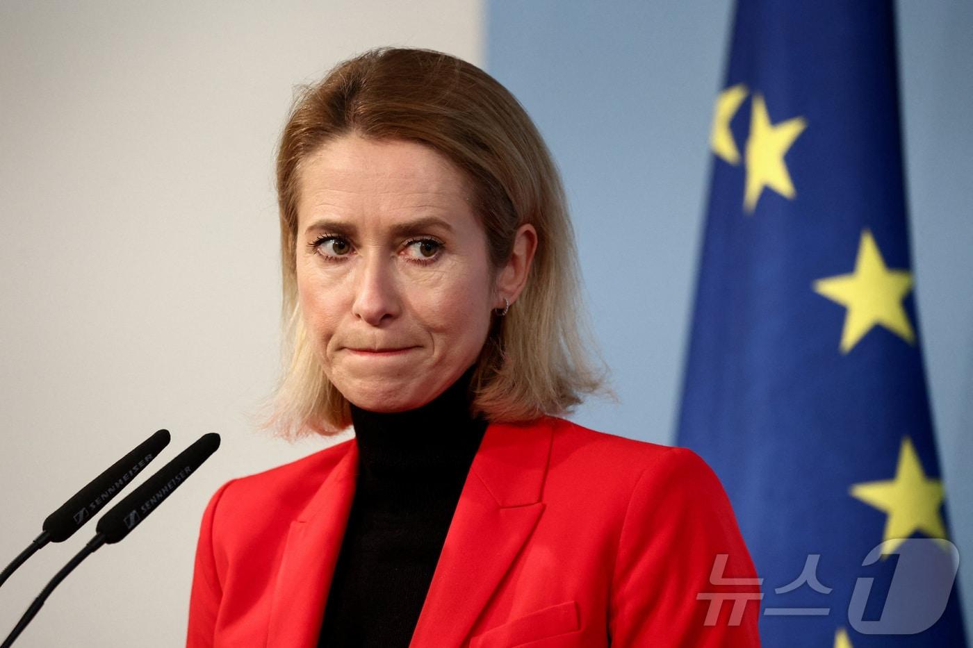 본문 이미지 - 13일(현지시간) 카야 칼라스 유럽연합(EU) 외교안보 고위대표가 독일 베를린에서 보리스 피스토리우스 독일 국방장관과의 공동 기자회견을 갖고 있다. 2026.01.13 ⓒ 로이터=뉴스1 ⓒ News1 김지완 기자