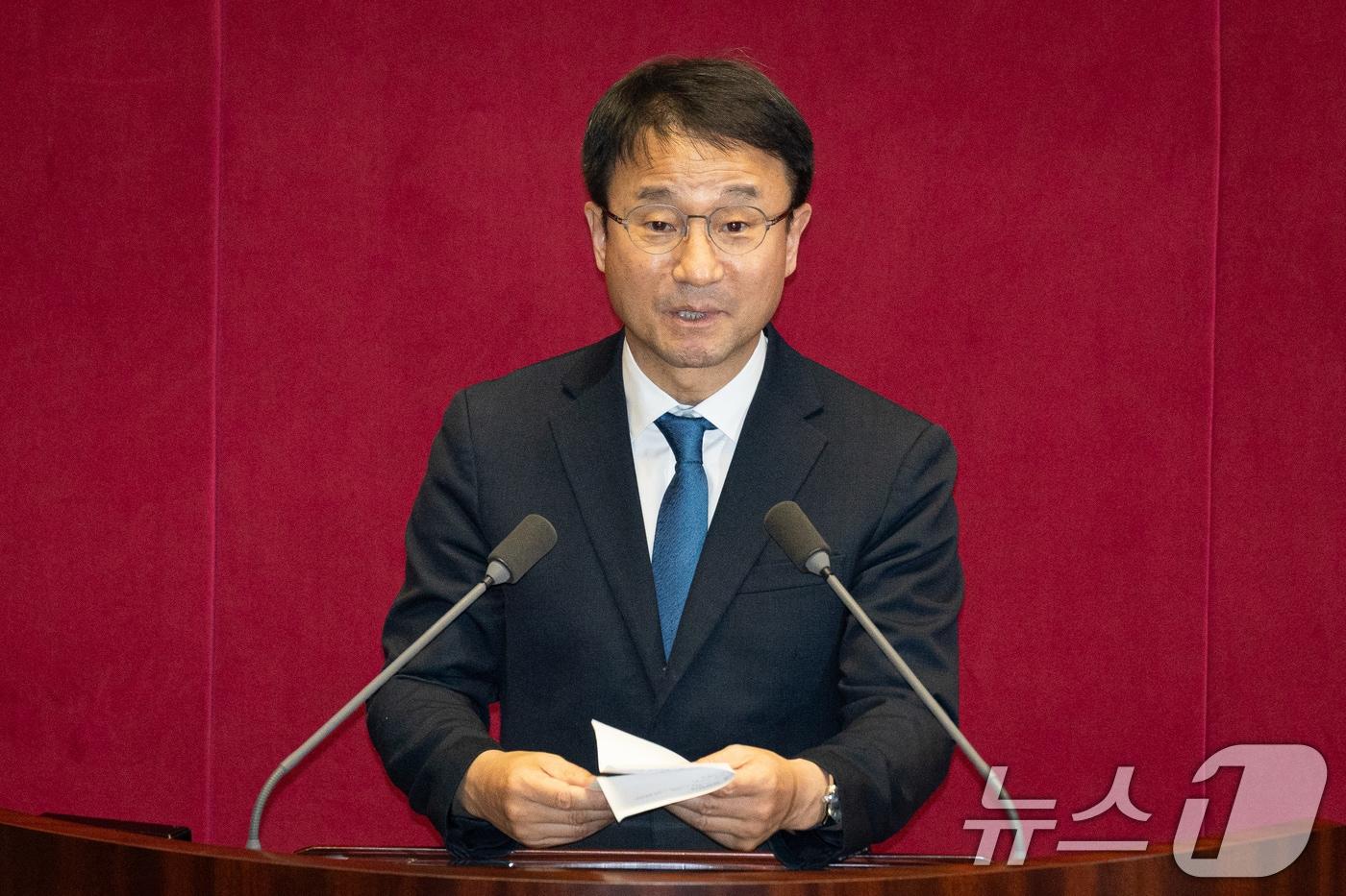 본문 이미지 - 국회 운영위원장 보궐선거에 당선된 한병도 더불어민주당 원내대표가 15일 서울 여의도 국회에서 열린 제431회 국회(임시회) 제1차 본회의에서 당선인사를 하고 있다. 2026.1.15/뉴스1 ⓒ News1 유승관 기자