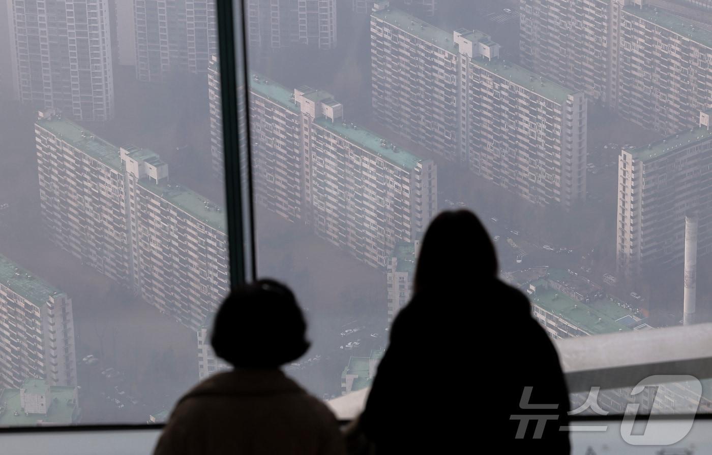 본문 이미지 - 서울 송파구 롯데월드타워 서울스카이에서 바라본 아파트 단지 모습. 2026.1.15/뉴스1 ⓒ News1 김성진 기자