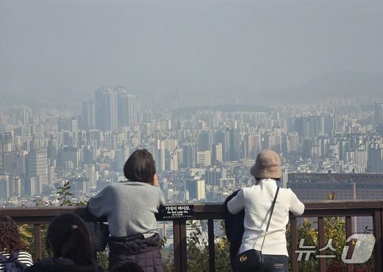 본문 이미지 - 15일 오후 3시를 기해 전북 서부권역에 미세먼지 주의보가 발령됐다.(자료사진)/뉴스1