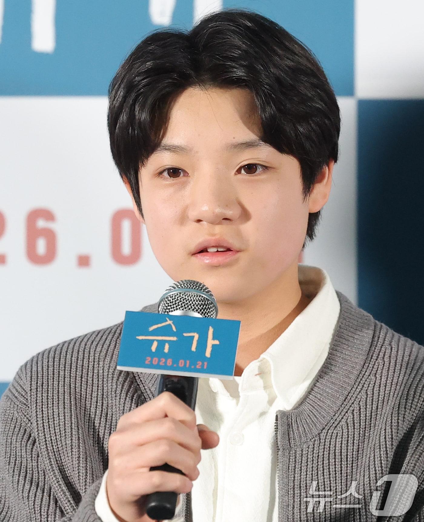 본문 이미지 - 배우 고동하가 15일 서울 광진구 롯데시네마에서 열린 영화 ‘슈가'(감독 최신춘) 언론시사회에서 인사말을 하고 있다. '슈가'는 모성애를 넘어선 사회적 편견의 극복, 가족의 연대와 사랑을 유쾌하고 따뜻한 시선으로 그린 웰메이드 휴먼 드라마다. 2026.1.15/뉴스1 ⓒ News1 권현진 기자