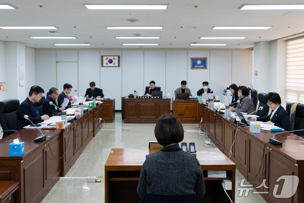 본문 이미지 - 군산문화관광재단 대표이사 후보자에 대한 인사청문회가 열리고 있다.(군산시의회 제공. 재판매 및 DB금지)