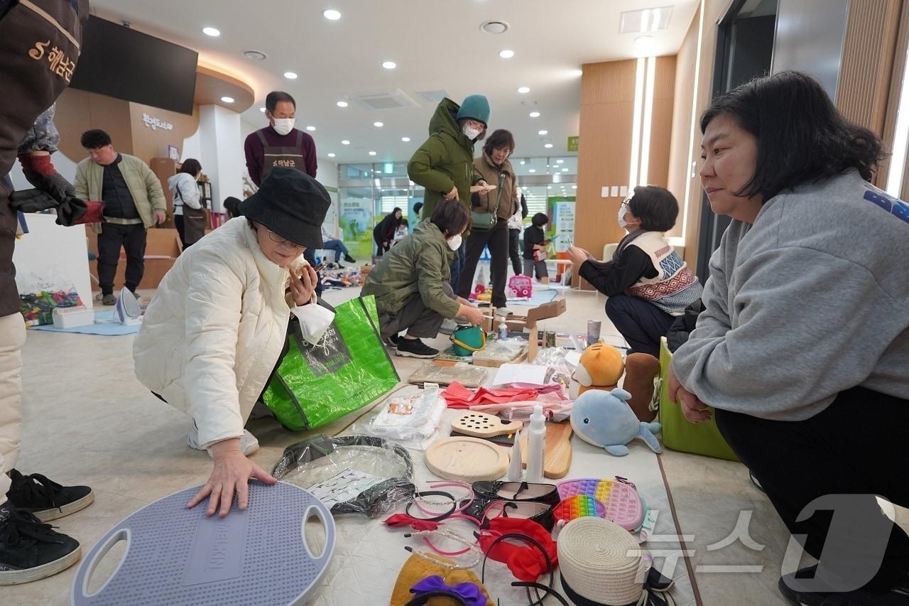 본문 이미지 - 해남군 자원순환센터 나눔장터(해남군 제공. 재판매 및 DB금지) /뉴스1 