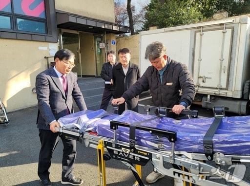 본문 이미지 - 작년 1월 박종철 부산시의원(왼쪽)이 두리발 사무실 방문 모습.(부산시의회 제공. 재판매 및 DB금지)