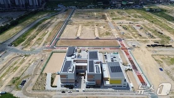 본문 이미지 - 지난해 9월 1일 개교한 김해 신문초등학교.(경남교육청 제공. 재판매 및 DB금지)